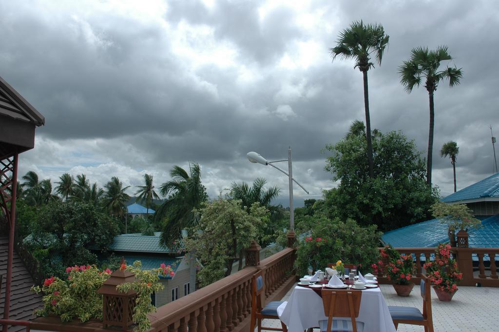 Emerald Land Hotel Mandalay Bagian luar foto