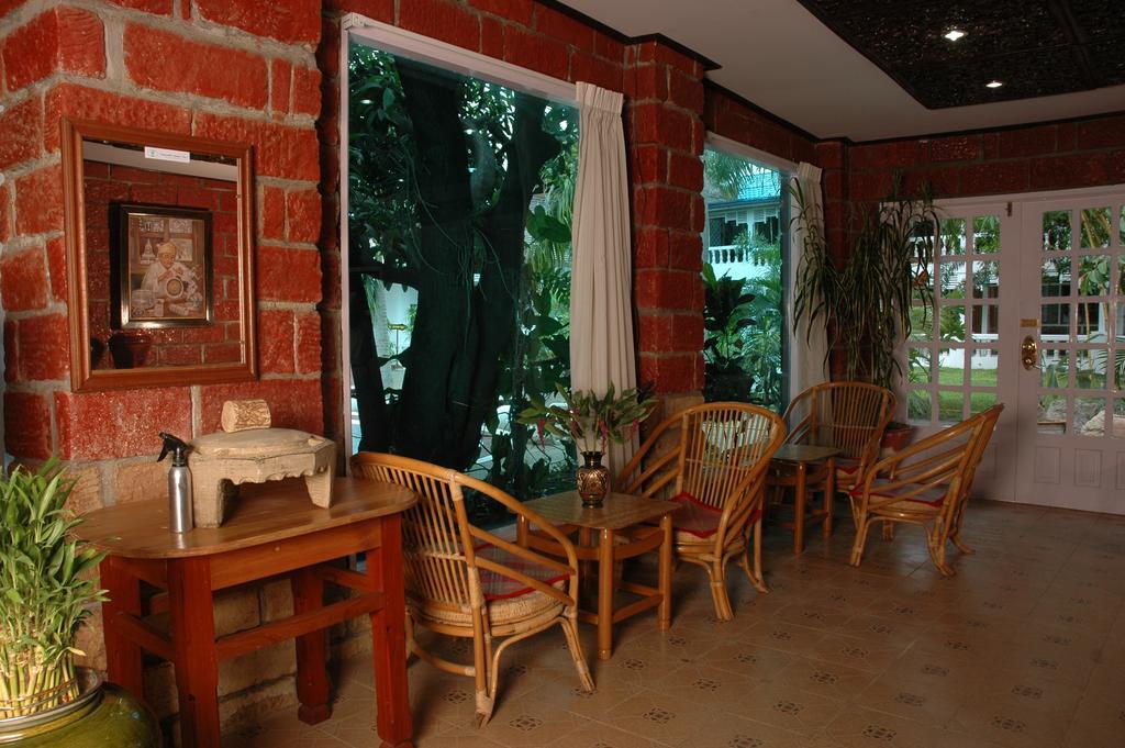 Emerald Land Hotel Mandalay Bagian luar foto