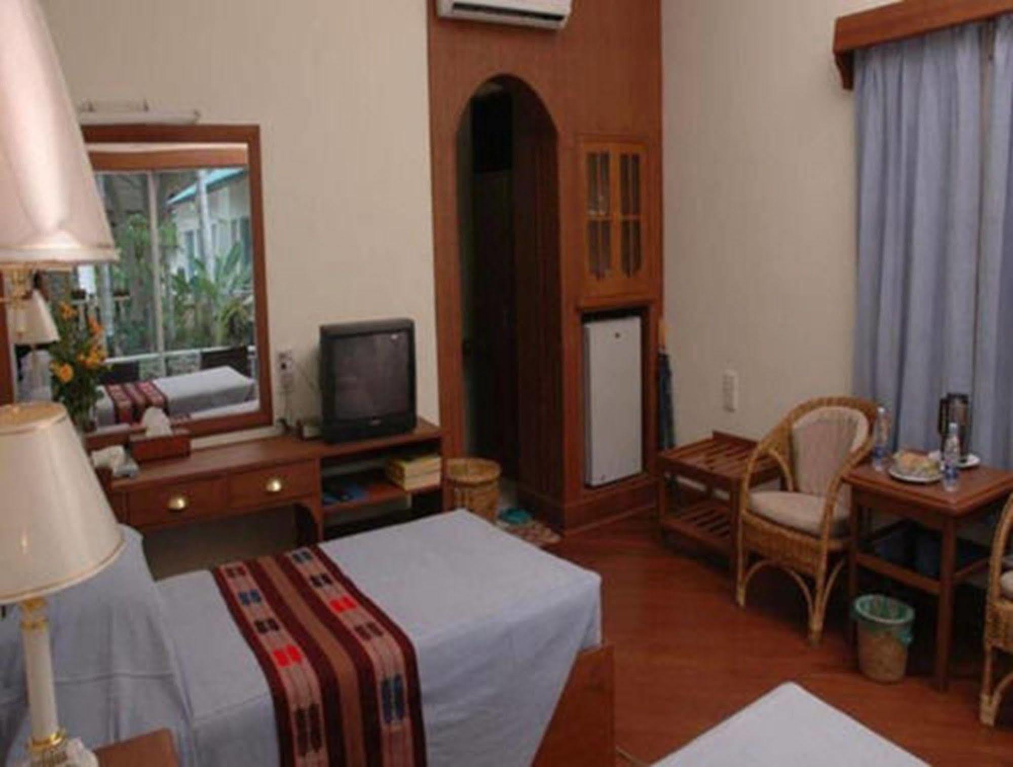 Emerald Land Hotel Mandalay Bagian luar foto