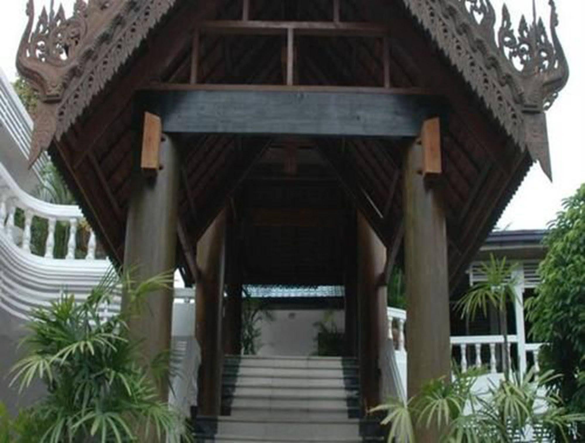Emerald Land Hotel Mandalay Bagian luar foto